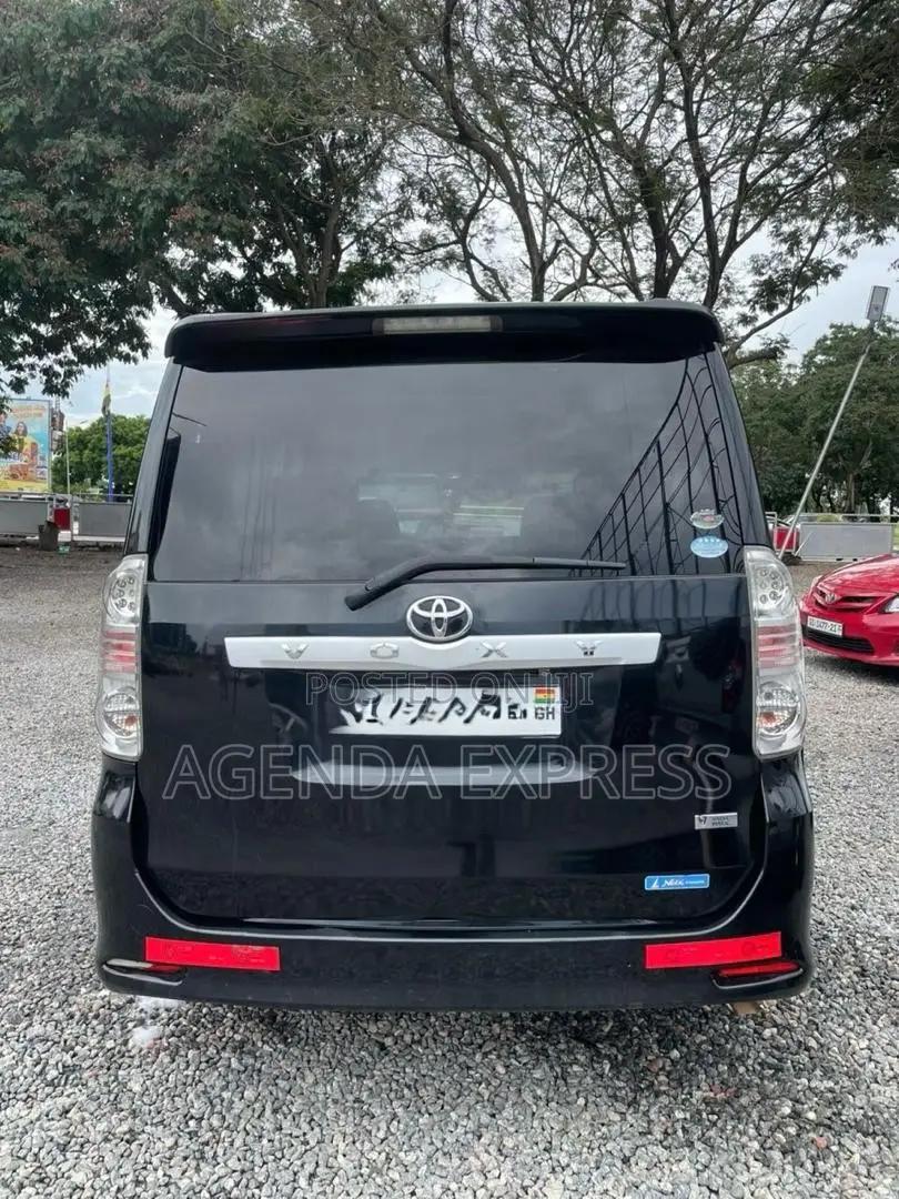 Toyota Voxy 2010 Black