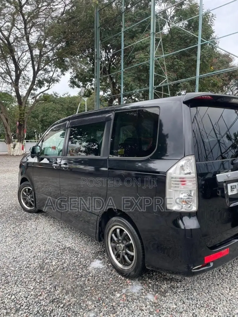 Toyota Voxy 2010 Black