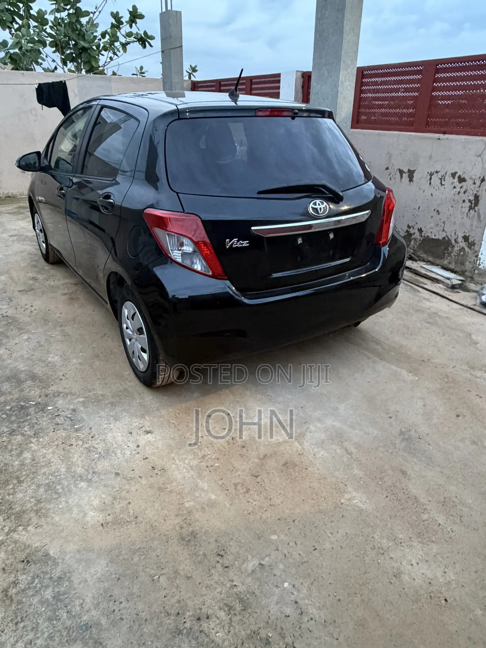 Toyota Vitz 1.3 FWD 5dr 2013 Black