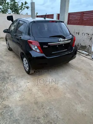 Toyota Vitz 1.3 FWD 5dr 2013 Black