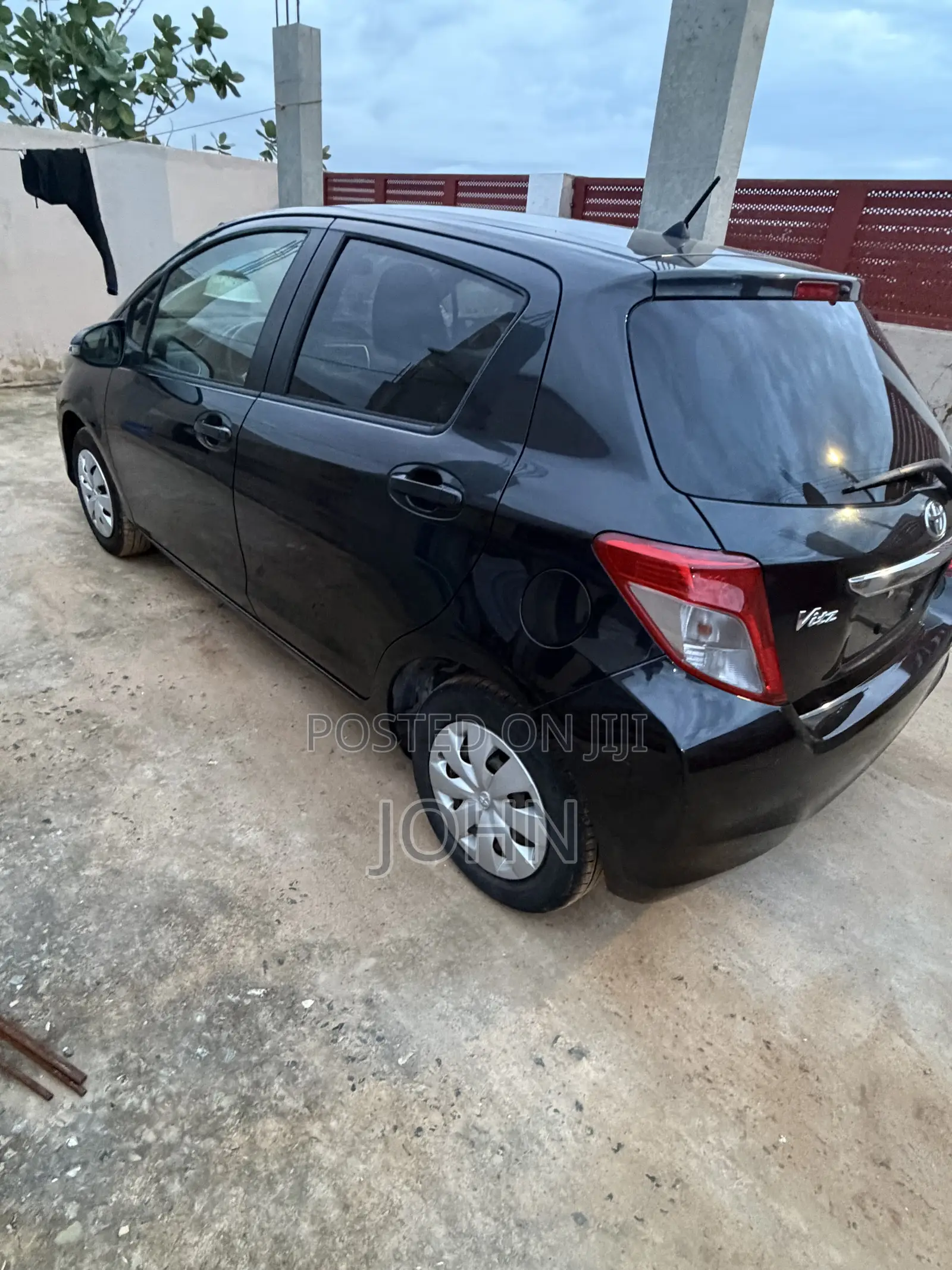 Toyota Vitz 1.3 FWD 5dr 2013 Black