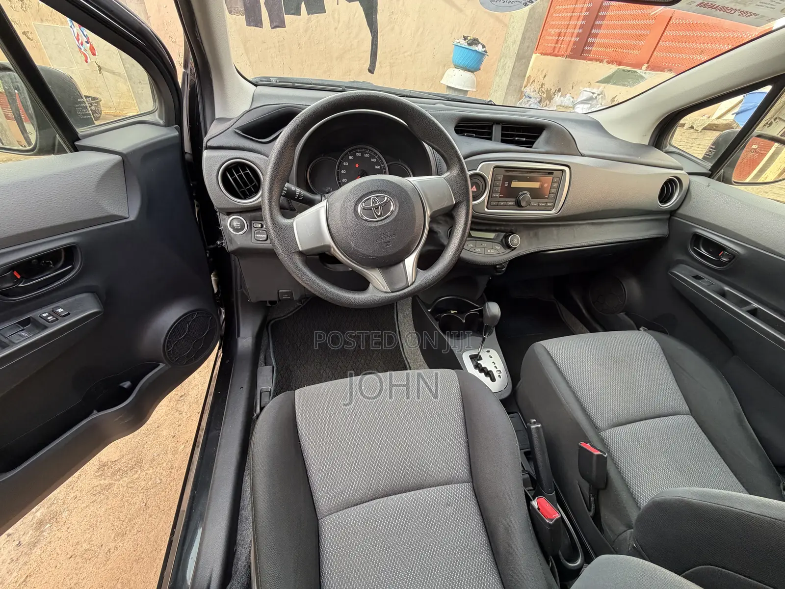Toyota Vitz 1.3 FWD 5dr 2013 Black