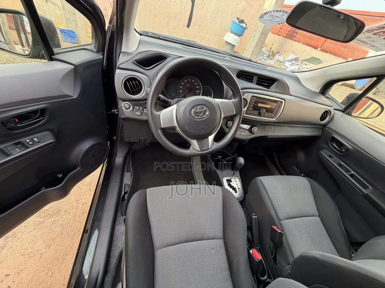 Toyota Vitz 1.3 FWD 5dr 2013 Black