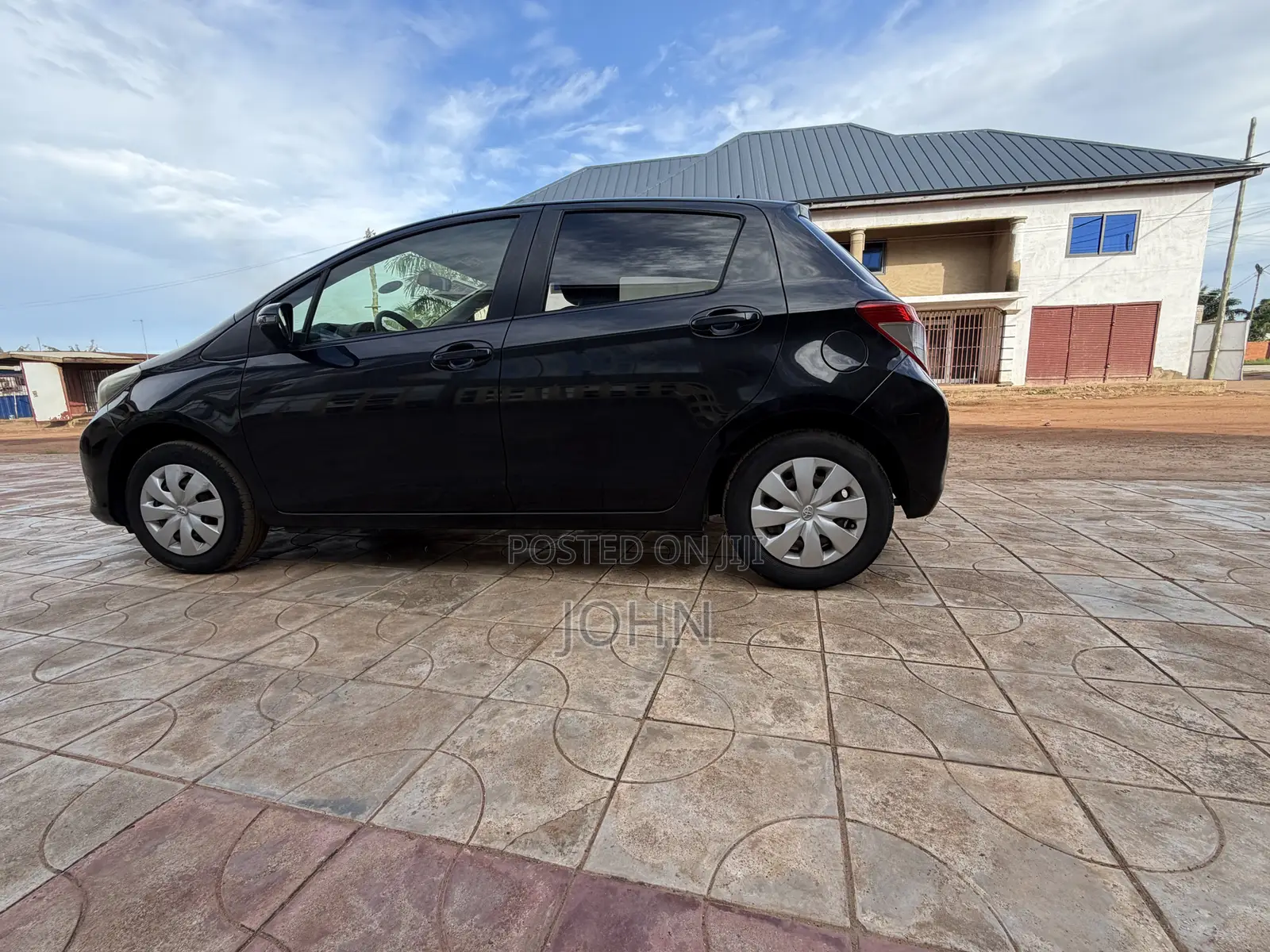 Toyota Vitz 1.3 FWD 5dr 2013 Black