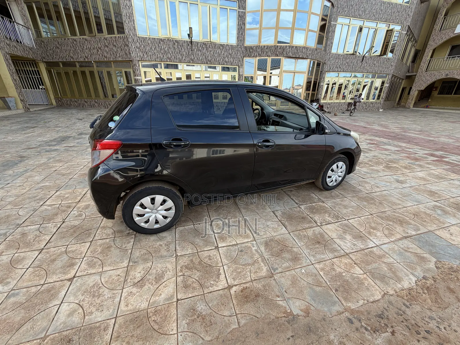 Toyota Vitz 1.3 FWD 5dr 2013 Black