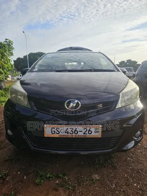 Toyota Vitz 1.0 FWD 3dr 2013 Maroon