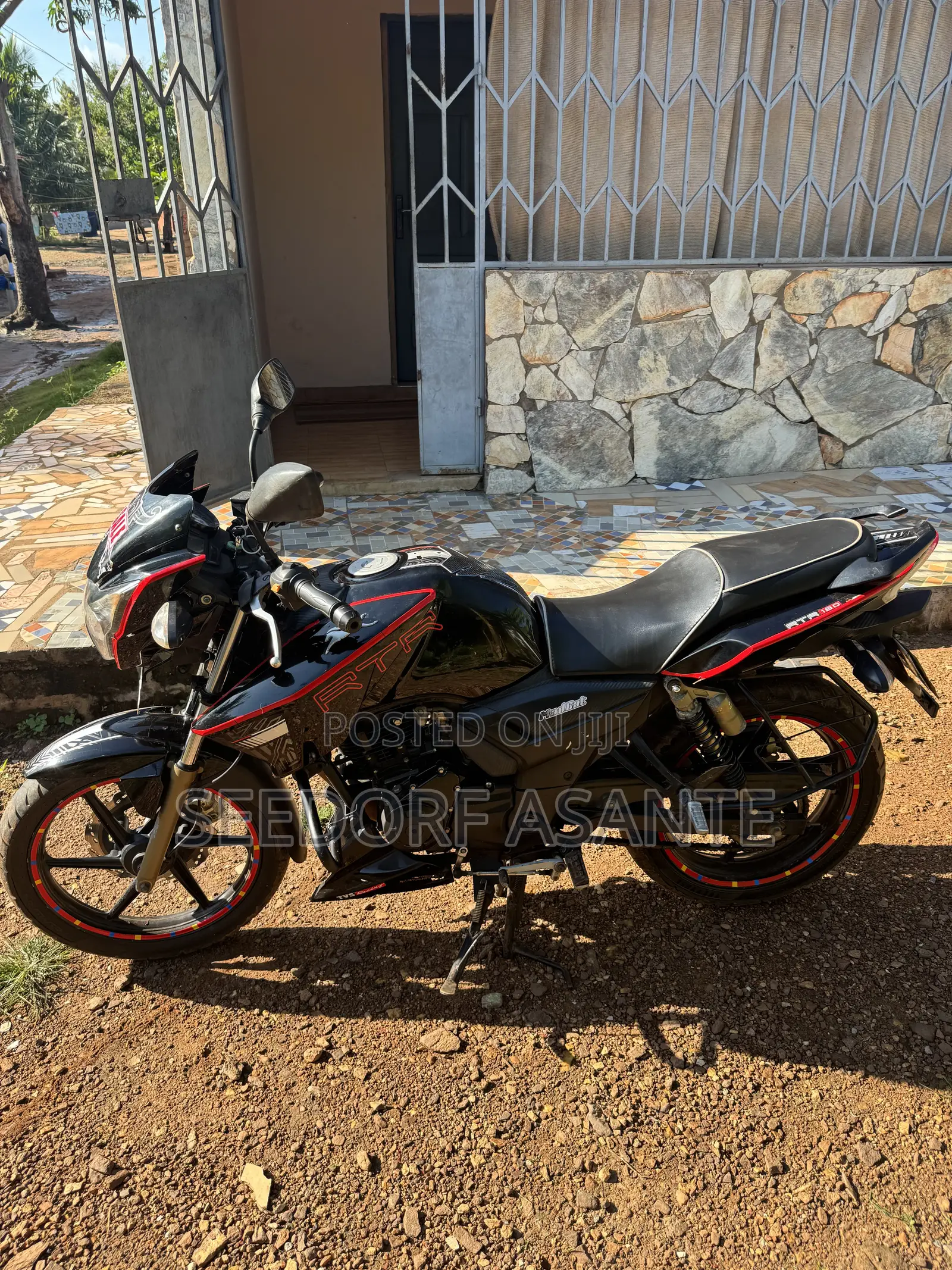 TVS Apache 180 RTR 2025 Black