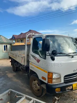 Hyundai Mighty 2
