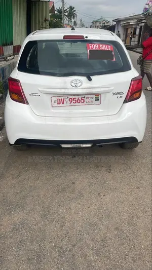 Toyota Yaris LE Hatchback 5dr 2015 White