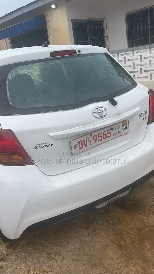 Toyota Yaris LE Hatchback 5dr 2015 White