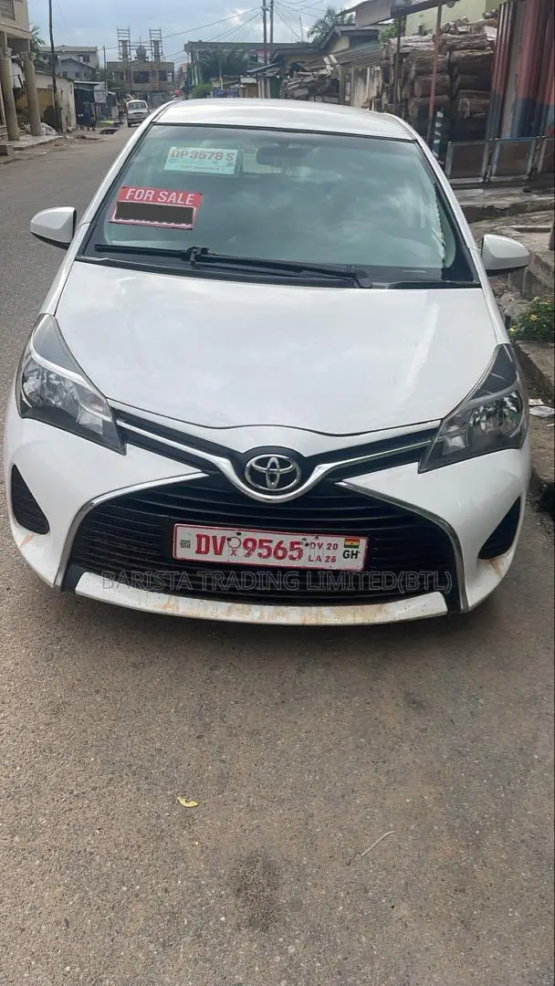 Toyota Yaris LE Hatchback 5dr 2015 White