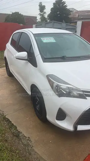 Toyota Yaris LE Hatchback 5dr 2015 White