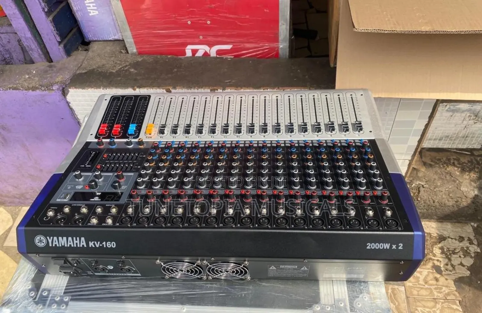 Yamaha Kv-160 16-Channel Audio Mixer.