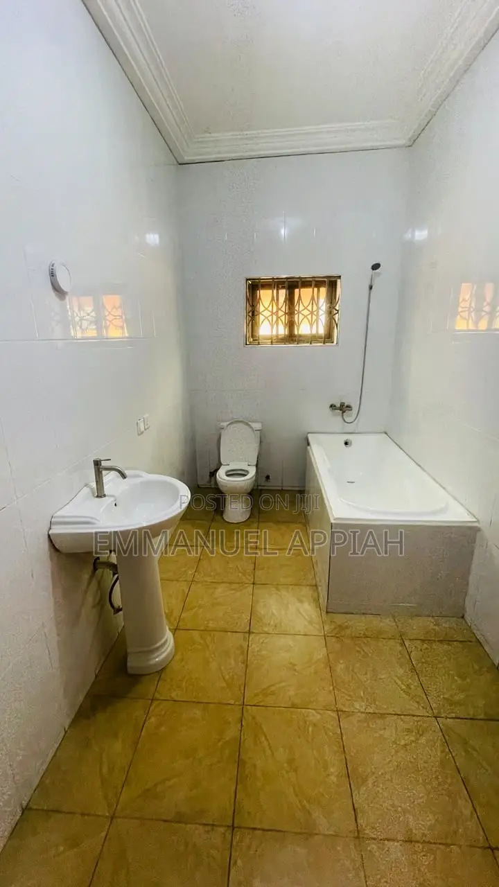 4bdrm House in Ablekuma Odumase for sale
