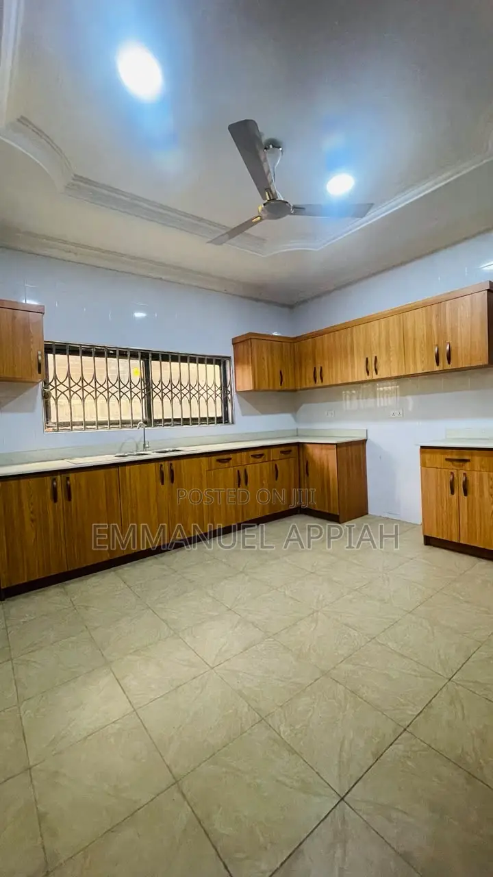 4bdrm House in Ablekuma Odumase for sale