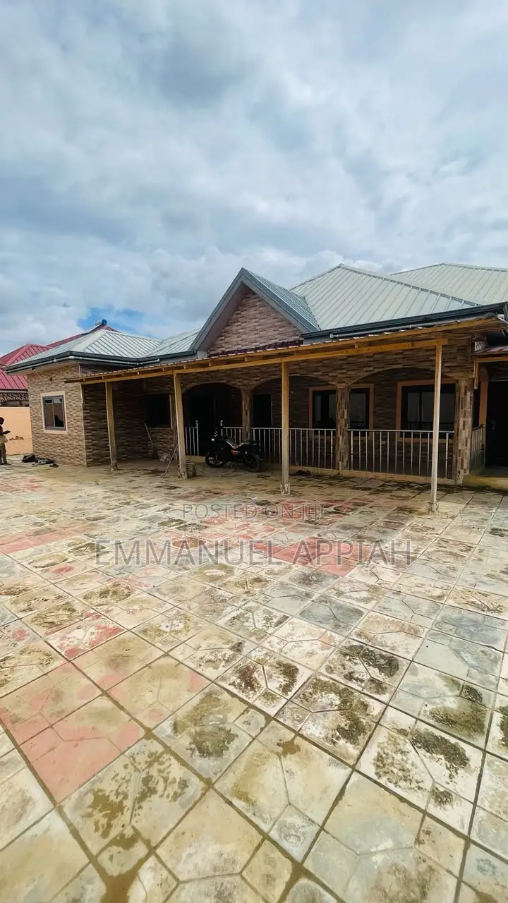 4bdrm House in Ablekuma Odumase for sale