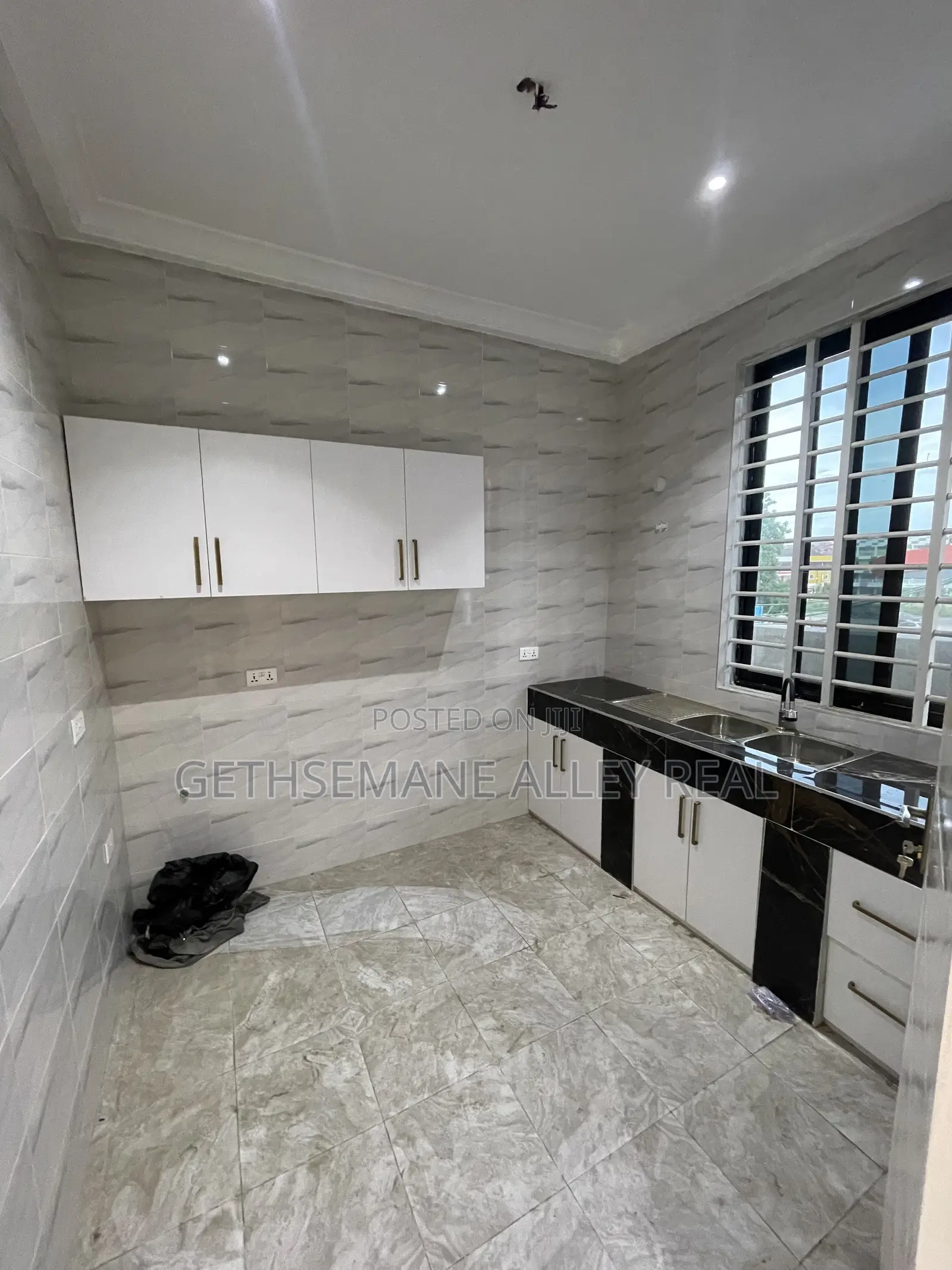 2bdrm Apartment in West Hills Area for rent