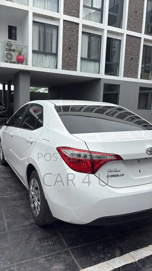 Toyota Corolla LE 4dr Sedan (1.8L 4cyl CVT) 2016 White