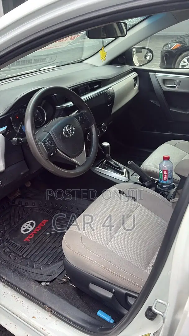Toyota Corolla LE 4dr Sedan (1.8L 4cyl CVT) 2016 White