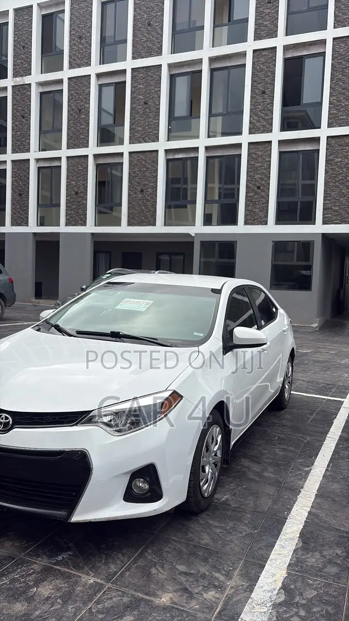 Toyota Corolla LE 4dr Sedan (1.8L 4cyl CVT) 2016 White