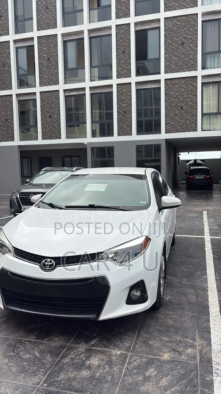 Toyota Corolla LE 4dr Sedan (1.8L 4cyl CVT) 2016 White
