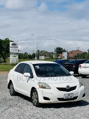 Toyota Yaris 2011 White