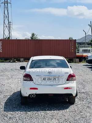 Toyota Yaris 2011 White