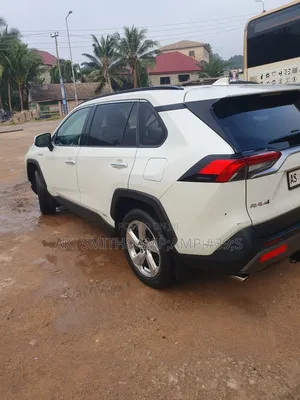 Toyota RAV4 Limited 2022 White