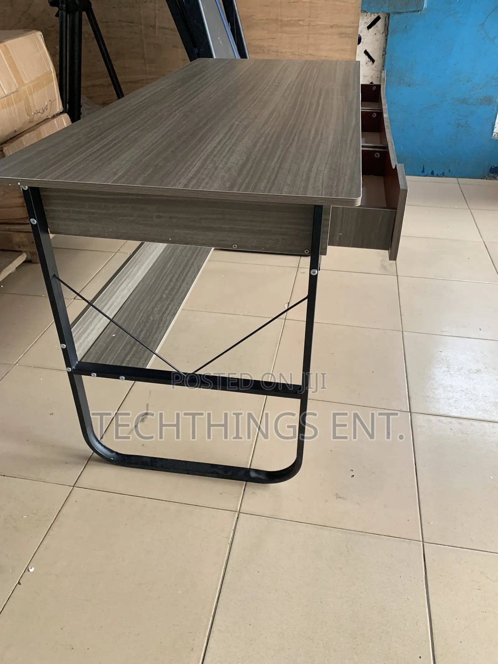 Simple Offer/Study Desk With Drawers