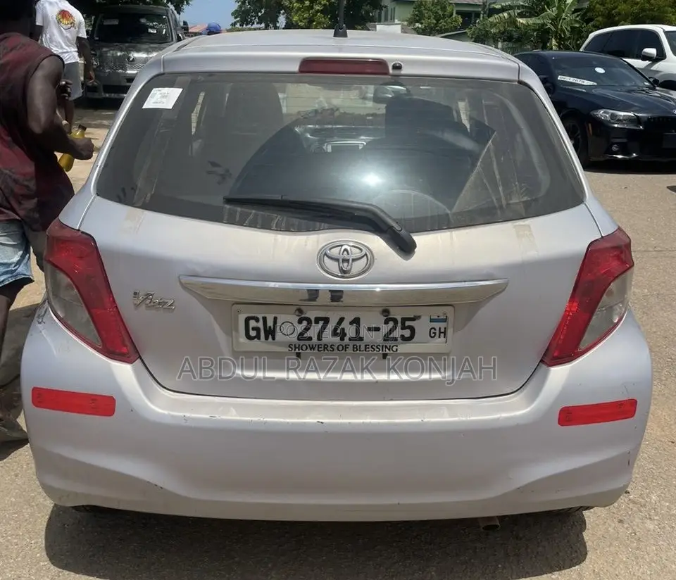 Toyota Vitz 2012 Silver