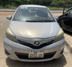 Toyota Vitz 2012 Silver