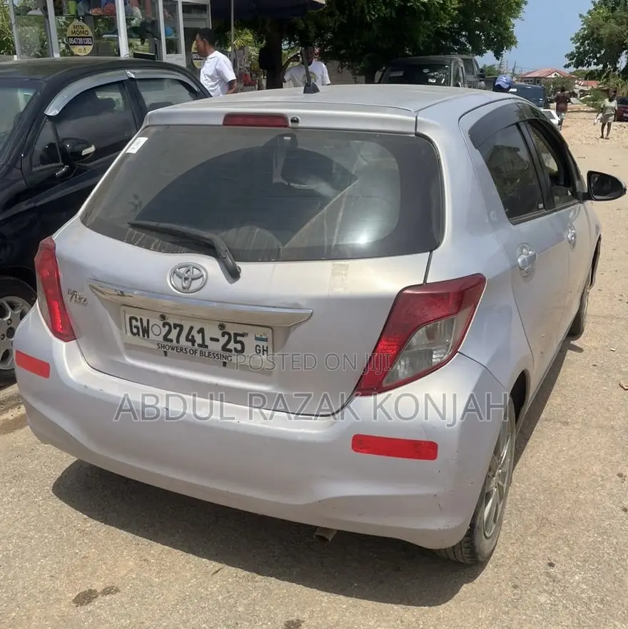 Toyota Vitz 2012 Silver