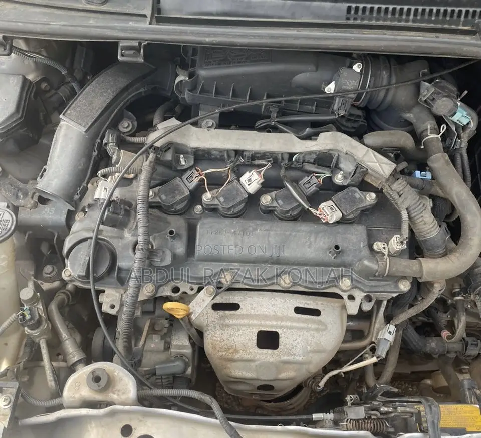 Toyota Vitz 2012 Silver