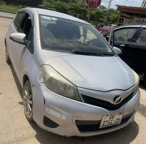 Toyota Vitz 2012 Silver
