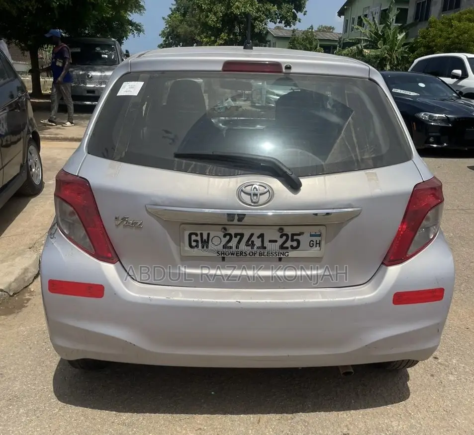 Toyota Vitz 2012 Silver