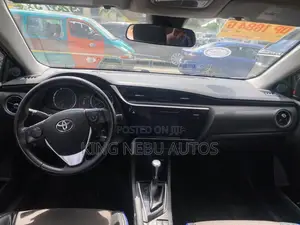 Toyota Corolla SE (1.8L 4cyl 2A) 2018 Black