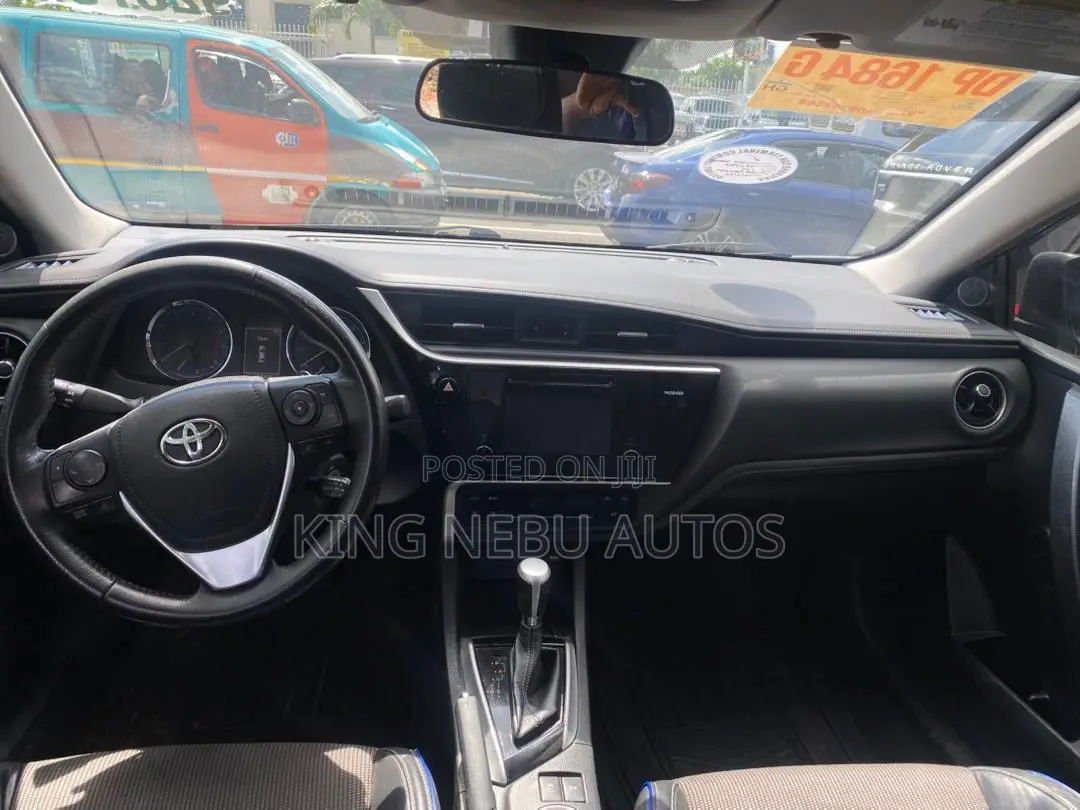 Toyota Corolla SE (1.8L 4cyl 2A) 2018 Black
