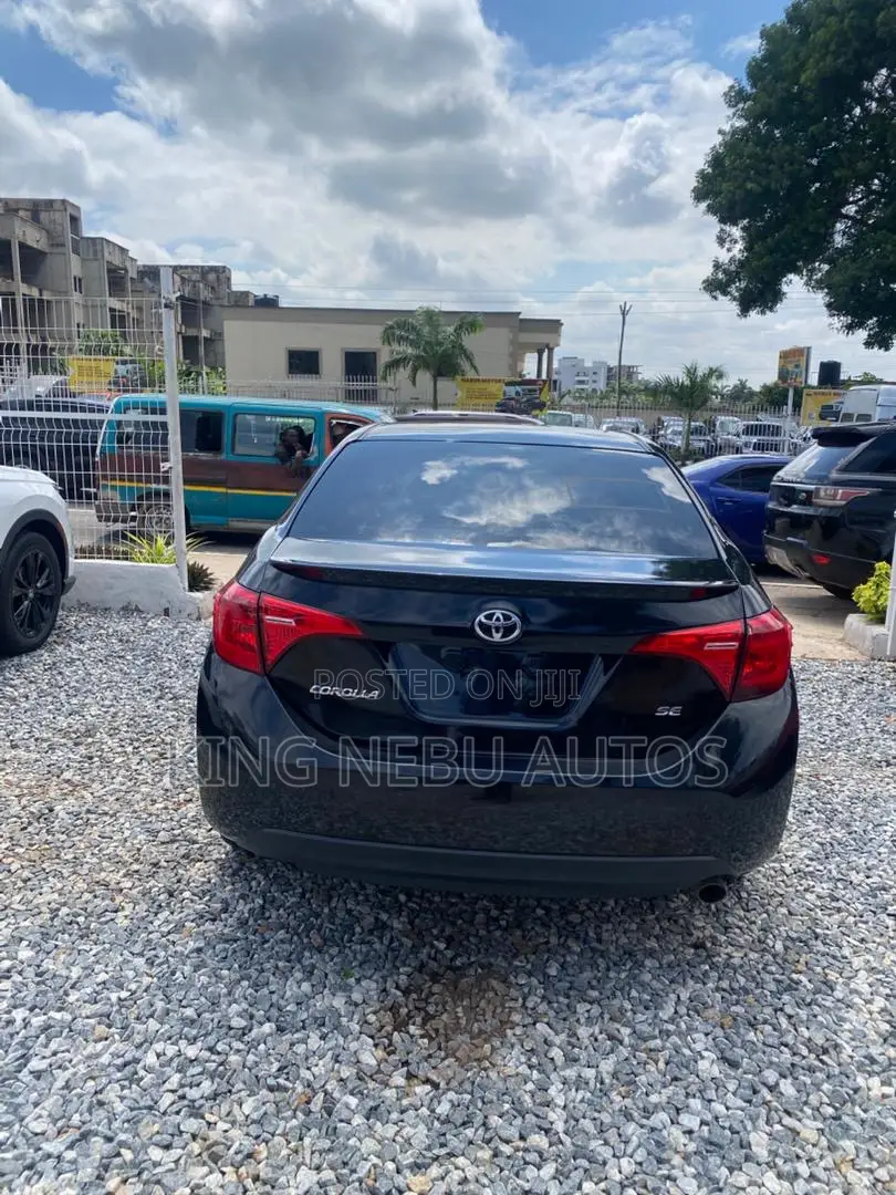 Toyota Corolla SE (1.8L 4cyl 2A) 2018 Black