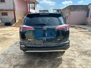 Toyota RAV4 XLE 4dr SUV (2.5L 4cyl 6A) 2018 Black