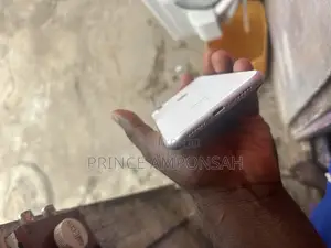 Apple iPhone XR 128 GB White