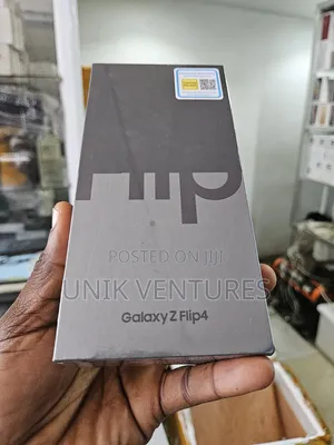 New Samsung Galaxy Z Flip4 128 GB Black