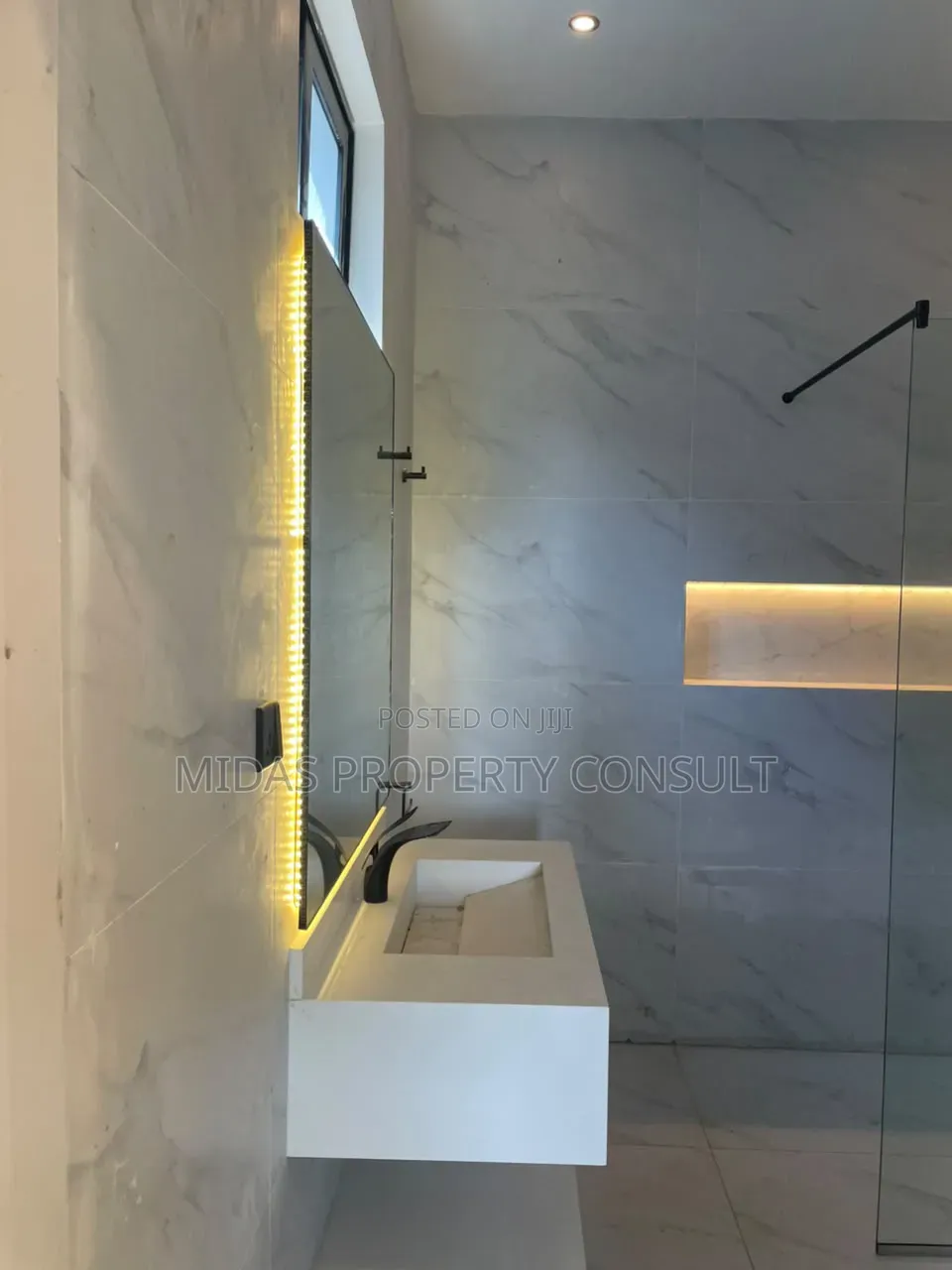 4bdrm House in Dzorwulu for sale