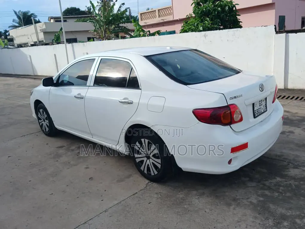 Toyota Corolla 2010 White