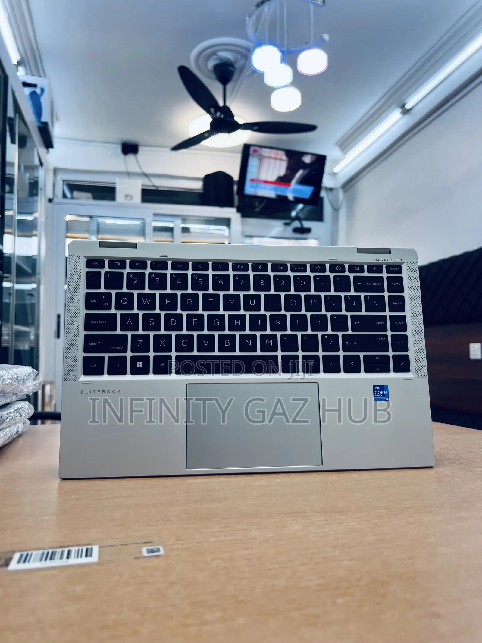Laptop HP EliteBook 1040 G8 32GB Intel Core i7 SSHD+SSD 512GB