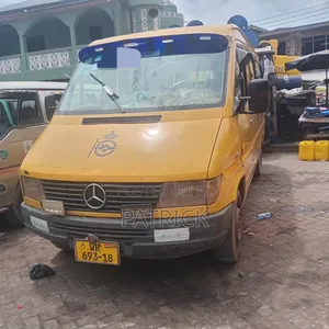 Mercedes-Benz Sprinter 2005 Yellow