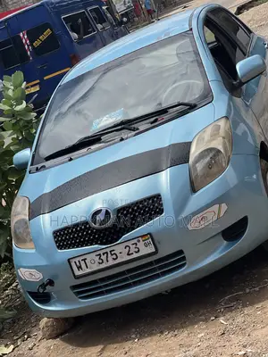 Toyota Vitz 1.3 FWD 5dr 2010 Blue