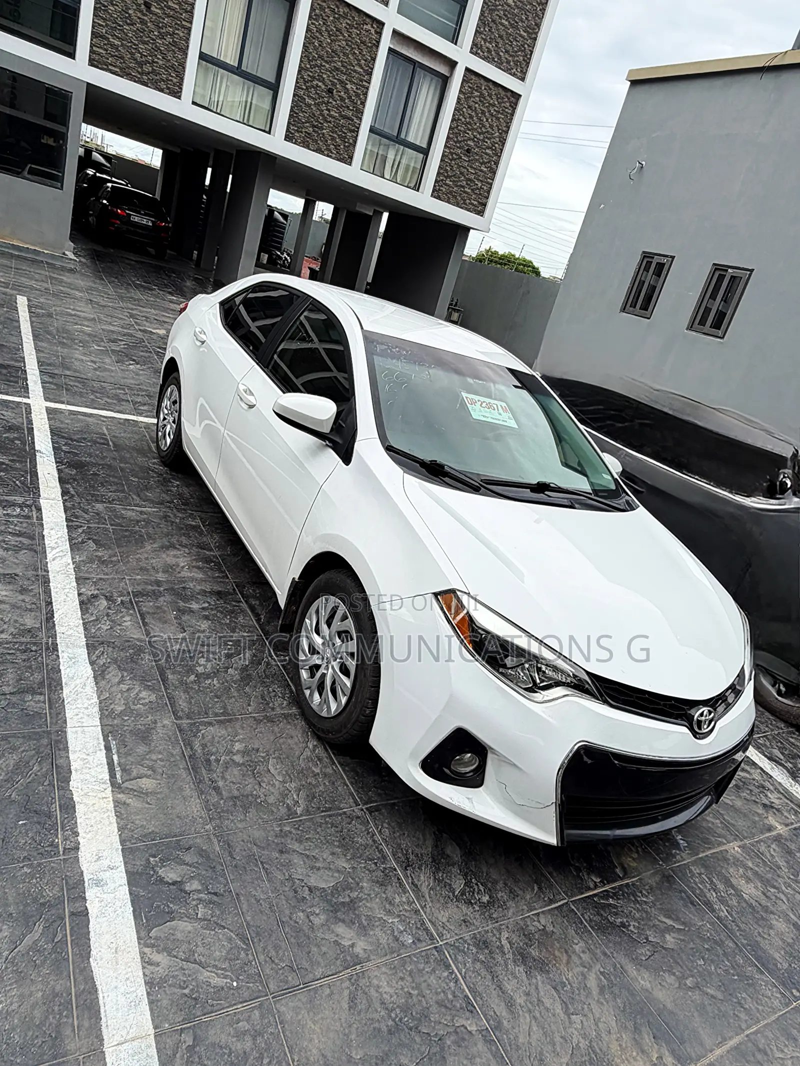 Toyota Corolla LE 4dr Sedan (1.8L 4cyl CVT) 2016 White