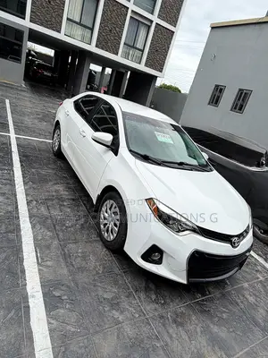 Toyota Corolla LE 4dr Sedan (1.8L 4cyl CVT) 2016 White
