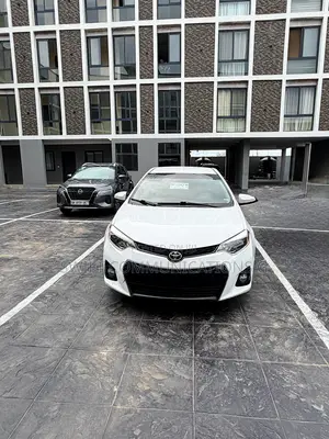 Toyota Corolla LE 4dr Sedan (1.8L 4cyl CVT) 2016 White