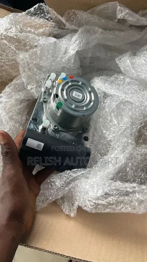 Mercedes-Benz Air Suspension Compressor Pump.